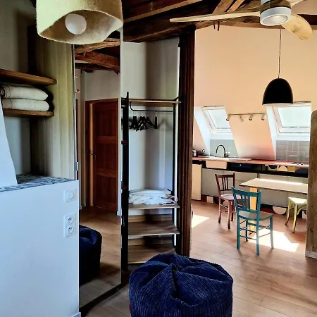 Comme Des Oiseaux Perches, For 2-3 Guests With Patio Meyrieux-Trouet