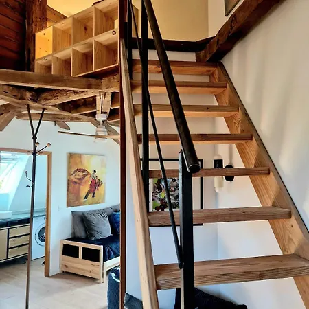 Comme Des Oiseaux Perches, For 2-3 Guests With Patio *