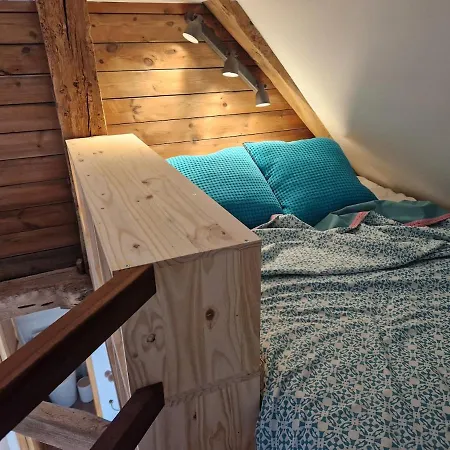 Comme Des Oiseaux Perches, For 2-3 Guests With Patio Apartment