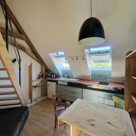 Comme Des Oiseaux Perches, For 2-3 Guests With Patio *